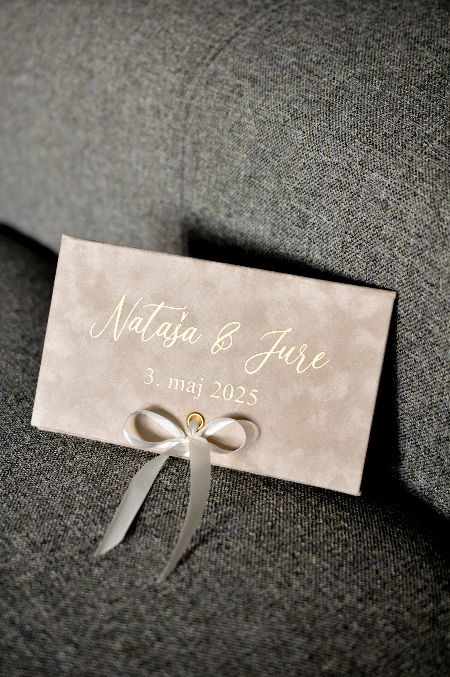 Personalized velvet envelope for money